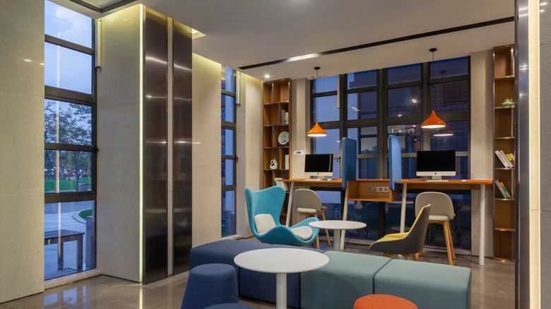 <b>Holiday Inn Express Pinghu Lobby</b>. Images powered by <a href="https://www.leonardoworldwide.com/" title="Leonardo Worldwide" target="_blank">Leonardo</a>.
