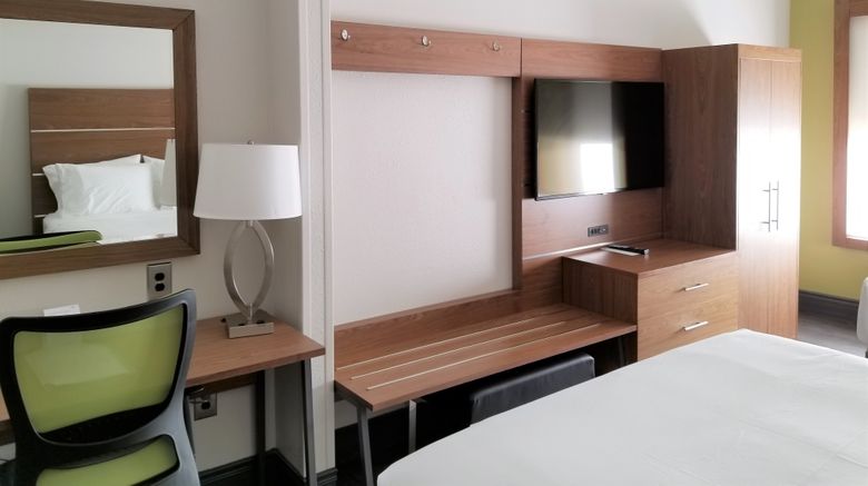 <b>Holiday Inn Express Columbia NE Room</b>. Images powered by <a href="https://www.leonardoworldwide.com/" title="Leonardo Worldwide" target="_blank">Leonardo</a>.