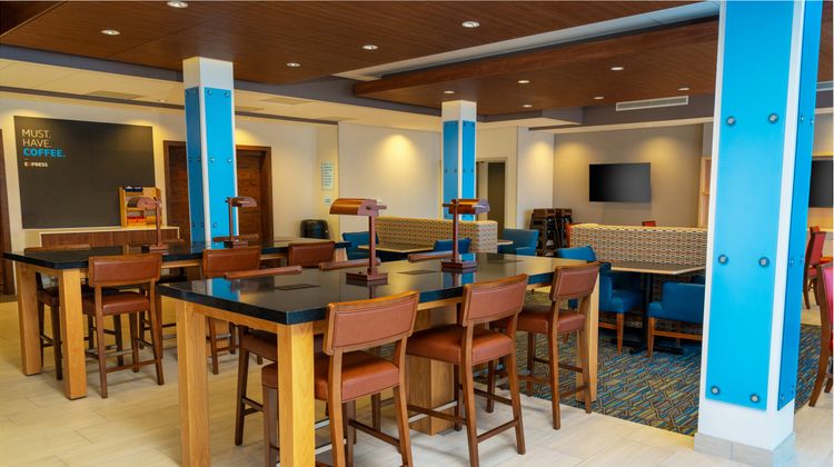Holiday Inn Express & Suites Tropicana Lobby