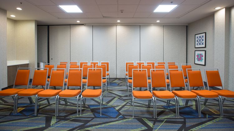 Holiday Inn Express & Suites Tupelo Meeting