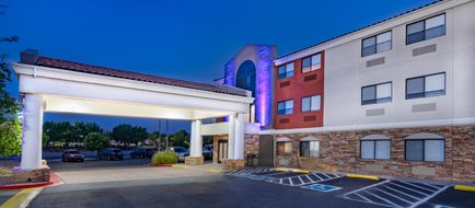 Holiday Inn Express Exterior
