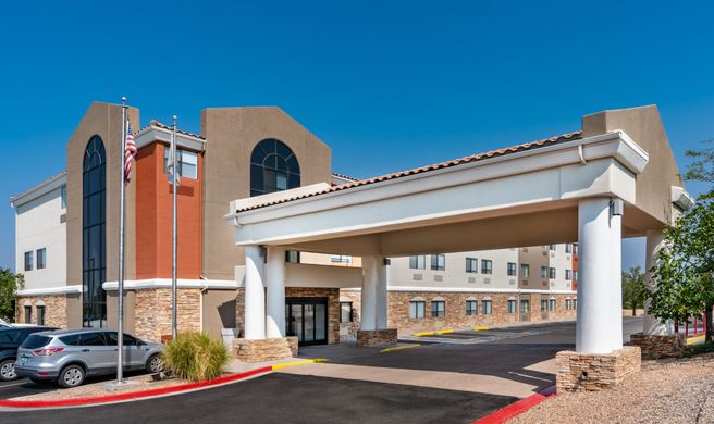 Holiday Inn Express Exterior