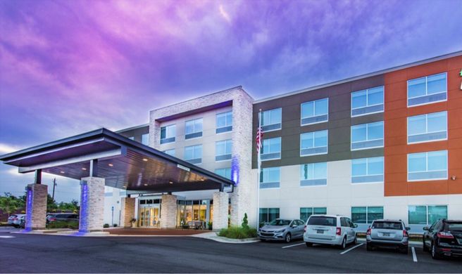 Holiday Inn Express/Suites Milledgeville Exterior