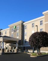 Holiday Inn Express & Sts Danbury