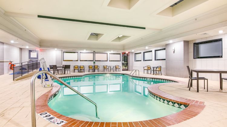 Holiday Inn Express/Stes Longview North Pool