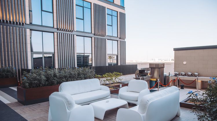 Staybridge Suites Al-Maktoum Airport Restaurant