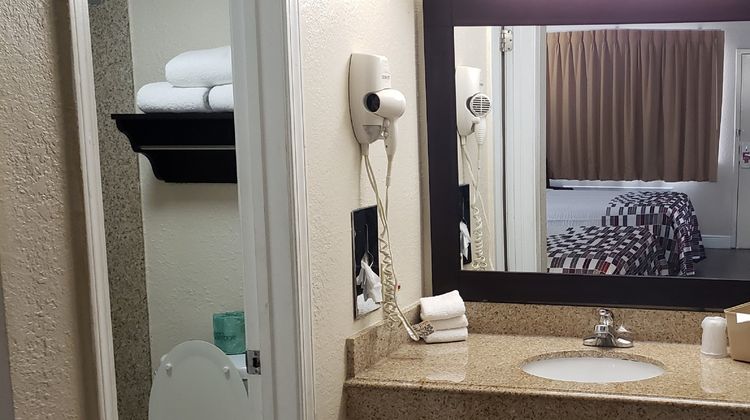 Red Roof Inn Kenner-New Orleans Airport Room