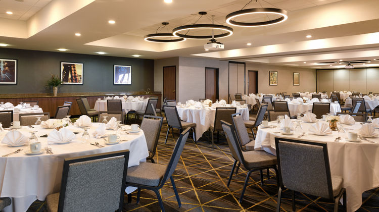 Holiday Inn Hotel & Suites Meeting