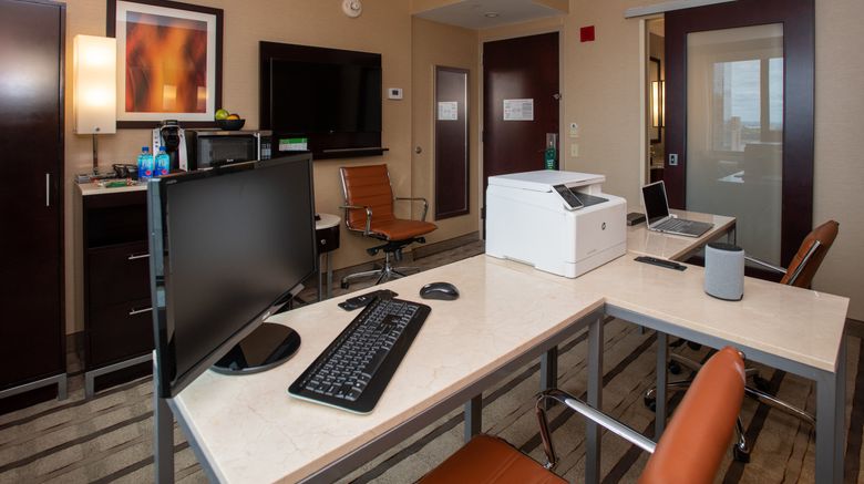 <b>Holiday Inn New York City-Times Square Suite</b>. Images powered by <a href="https://www.leonardoworldwide.com/" title="Leonardo Worldwide" target="_blank">Leonardo</a>.