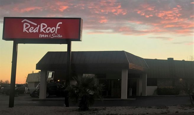 Red Roof Inn & Suites San Angelo Exterior