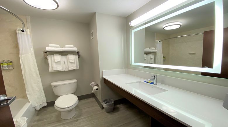 <b>Holiday Inn Express Hotel & Suites Room</b>. Images powered by <a href="https://www.leonardoworldwide.com/" title="Leonardo Worldwide" target="_blank">Leonardo</a>.