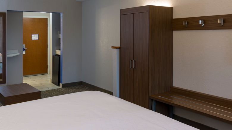 <b>Holiday Inn Express/Suites Louisville S Suite</b>. Images powered by <a href="https://www.leonardoworldwide.com/" title="Leonardo Worldwide" target="_blank">Leonardo</a>.