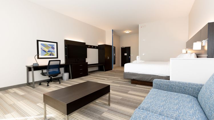 Holiday Inn Express & Suites Franklin Suite
