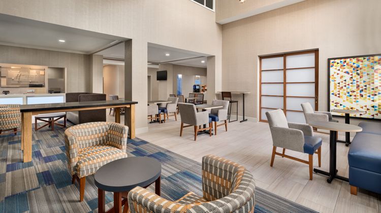 Holiday Inn Express & Suites Auburn Lobby
