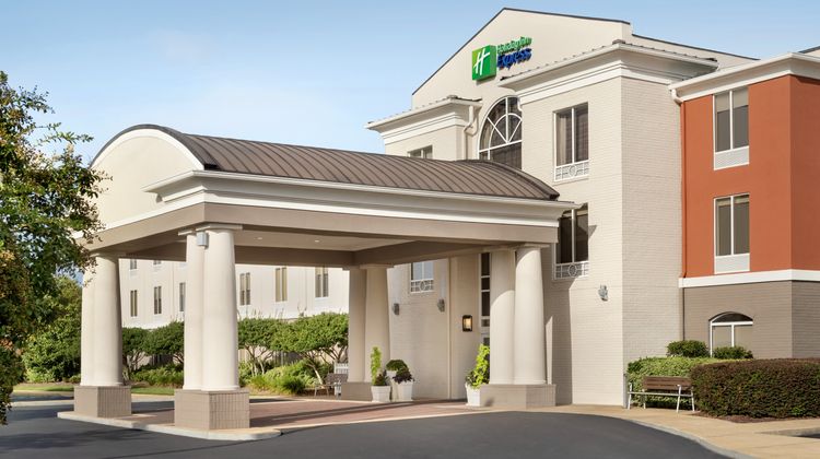 Holiday Inn Express & Suites Auburn Exterior