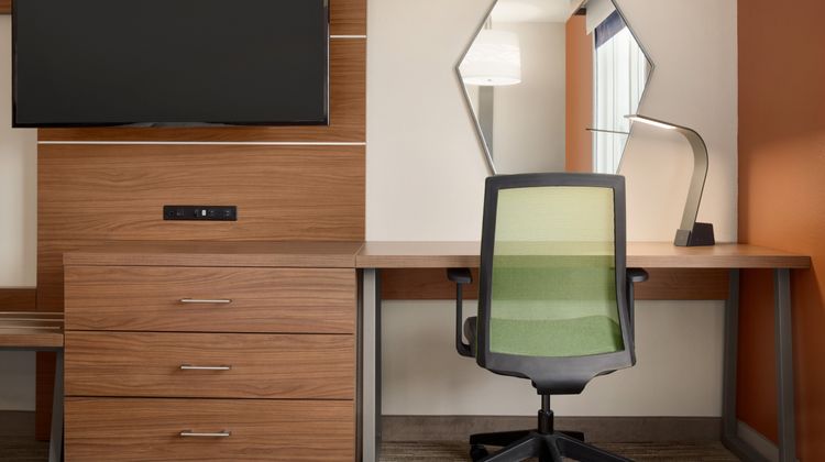 Holiday Inn Express & Suites Auburn Room