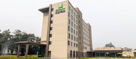 Holiday Inn Express Kolkata Airport Exterior