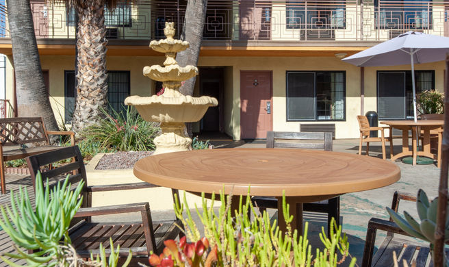 Studio City Court Yard Hotel Exterior