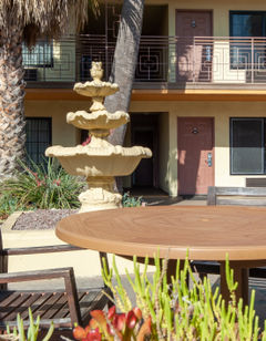 Studio City Court Yard Hotel