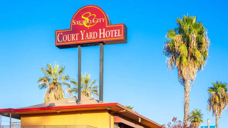 Studio City Court Yard Hotel Exterior