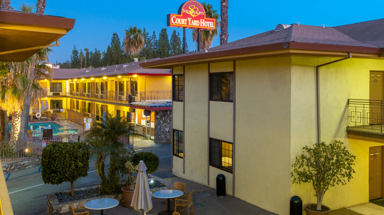 Studio City Court Yard Hotel Exterior