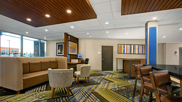 Holiday Inn Express & Suites Brookfield Lobby