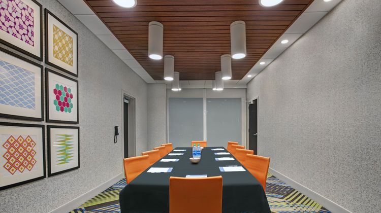 Holiday Inn Express & Suites Brookfield Meeting