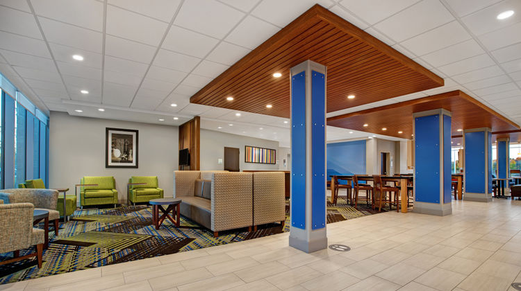 Holiday Inn Express & Suites Brookfield Lobby