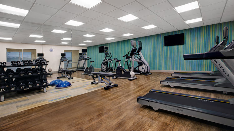 Holiday Inn Express & Suites Brookfield Health Club