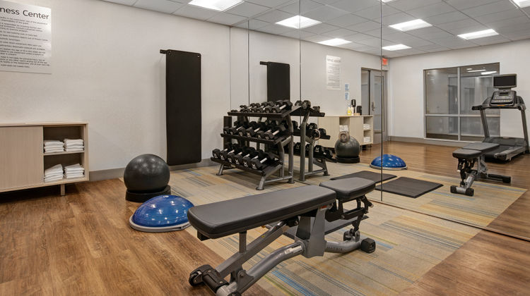 Holiday Inn Express & Suites Brookfield Health Club