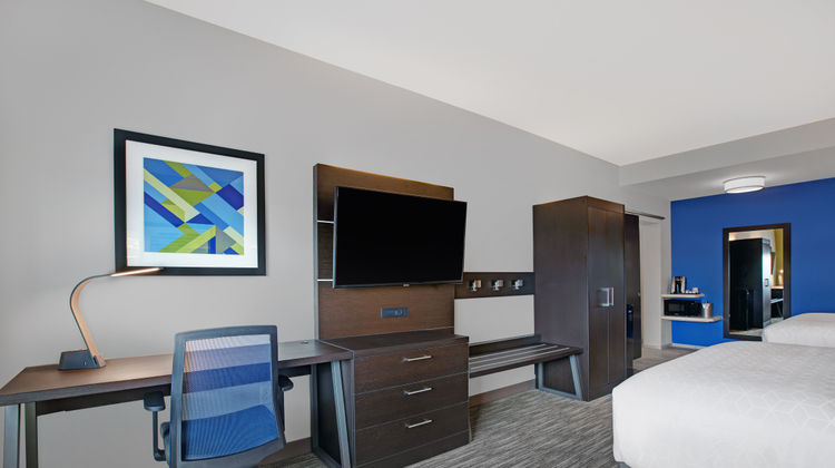 Holiday Inn Express & Suites Brookfield Room