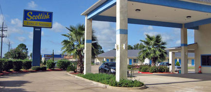Scottish Inns & Suites Angle Exterior