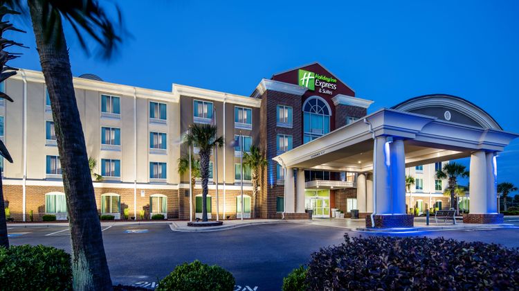 Holiday Inn Express Hotel & Suites Exterior