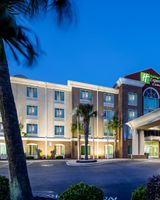 Holiday Inn Express Hotel & Suites