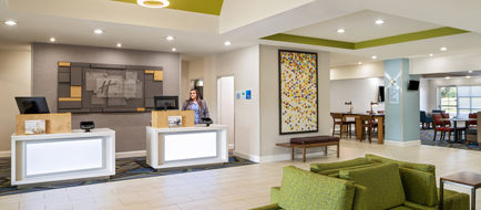 Holiday Inn Express Hotel & Suites Exterior