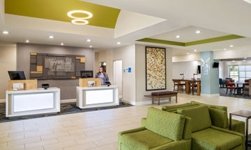 Holiday Inn Express Hotel & Suites
