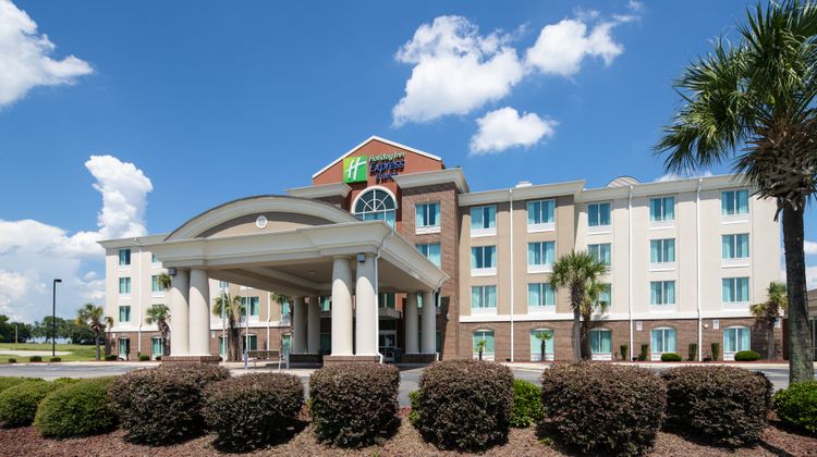 Holiday Inn Express Hotel & Suites Exterior