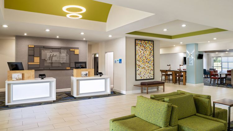 Holiday Inn Express Hotel & Suites Lobby