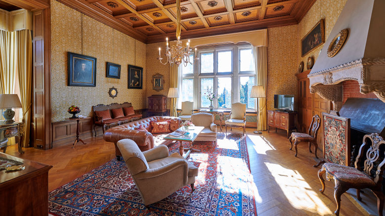 <b>Schlosshotel Kronberg Suite</b>. Images powered by <a href="https://www.leonardoworldwide.com/" title="Leonardo Worldwide" target="_blank">Leonardo</a>.