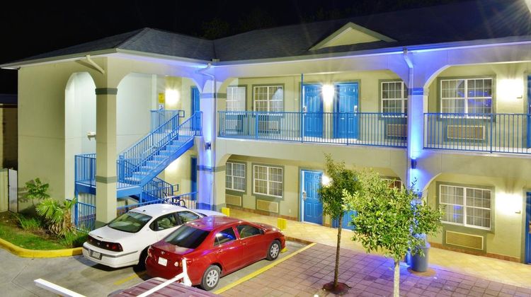 Scottish Inn & Suites Alvin Exterior