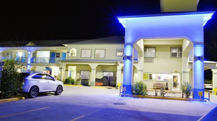 Scottish Inn & Suites Alvin Exterior