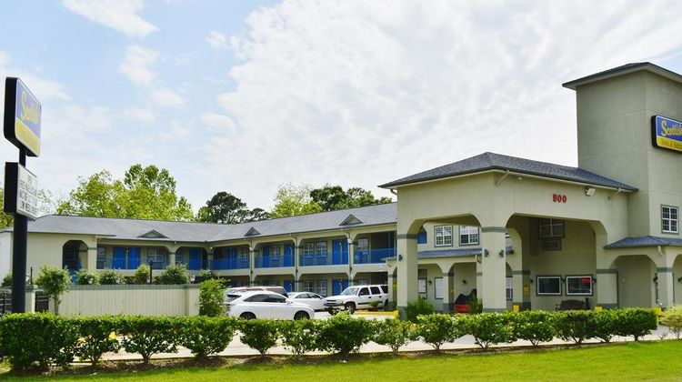 Scottish Inn & Suites Alvin Exterior