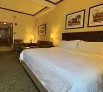 Holiday Inn Express Hotel & Suites Room