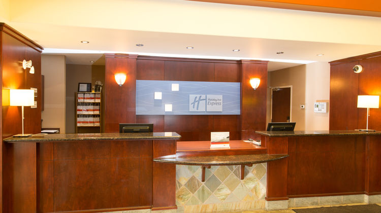 Holiday Inn Express Slave Lake Exterior
