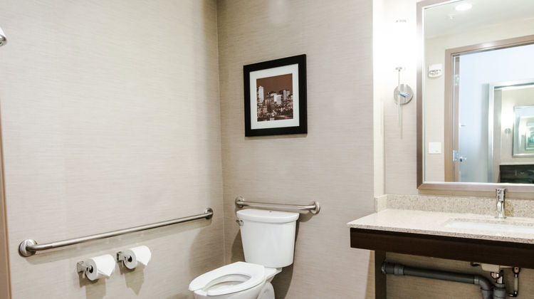 Holiday Inn Express & Stes Spruce Grove Room