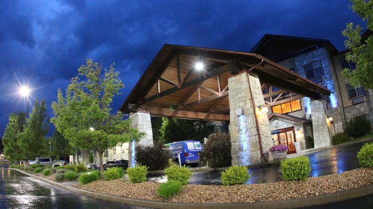 Holiday Inn Express Hotel & Suites Exterior