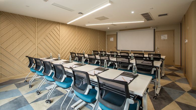 <b>Holiday Inn Express Free Trade Zone Meeting</b>. Images powered by <a href="https://www.leonardoworldwide.com/" title="Leonardo Worldwide" target="_blank">Leonardo</a>.