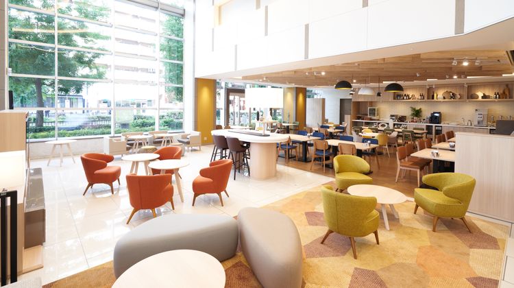 Holiday Inn & Suites Shin Osaka Lobby
