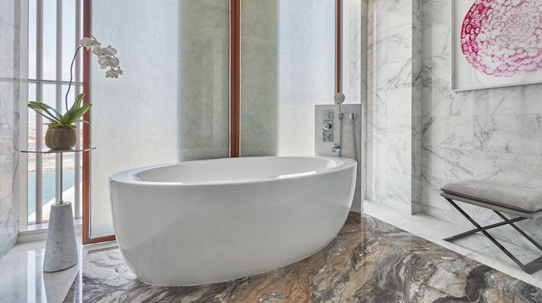 <b>Four Seasons Abu Dhabi Suite</b>. Images powered by <a href="https://www.leonardoworldwide.com/" title="Leonardo Worldwide" target="_blank">Leonardo</a>.