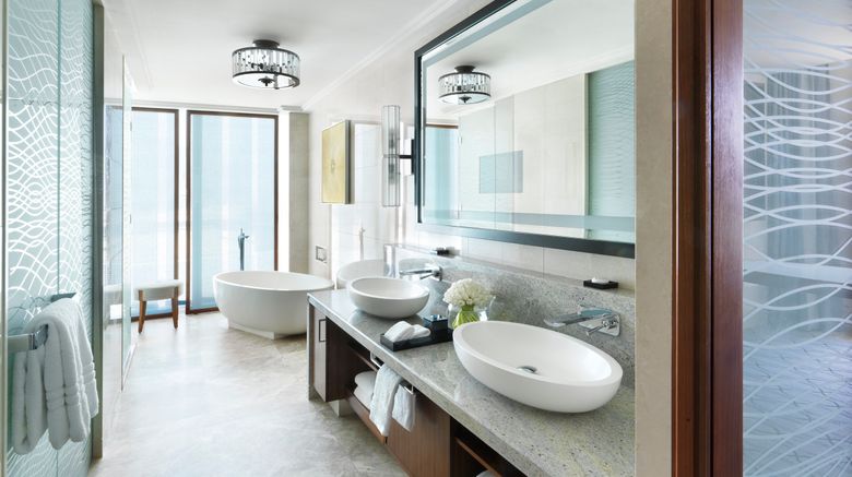 <b>Four Seasons Abu Dhabi Room</b>. Images powered by <a href="https://www.leonardoworldwide.com/" title="Leonardo Worldwide" target="_blank">Leonardo</a>.